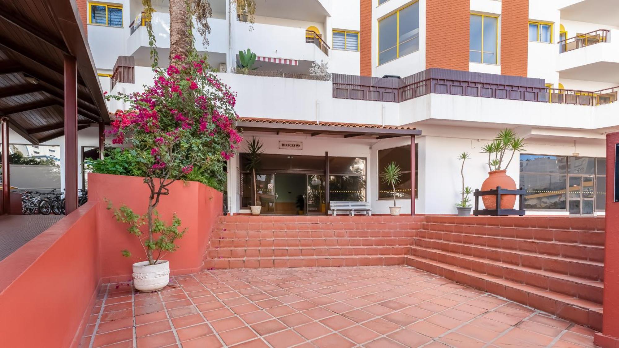 Red Velvet 1 Bdr Flat With Balcony By Lovelystay Portimão Exterior foto