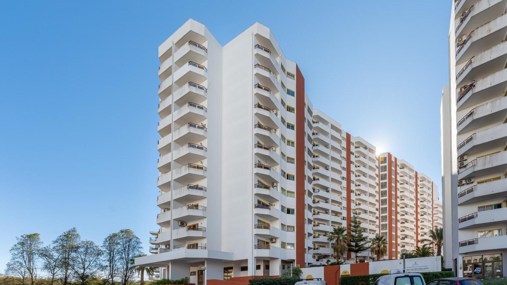 Red Velvet 1 Bdr Flat With Balcony By Lovelystay Portimão Exterior foto